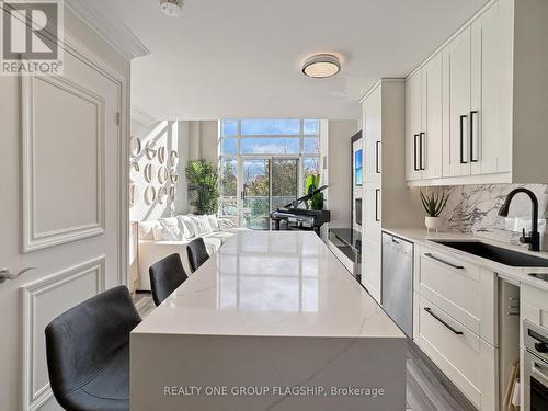 210 - 200 Manitoba Street, Toronto, ON - Indoor Photo Showing Kitchen