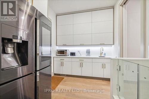 1453 Seagram Avenue S, Oakville, ON - Indoor Photo Showing Kitchen With Upgraded Kitchen