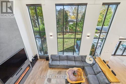 1453 Seagram Avenue S, Oakville, ON - Indoor