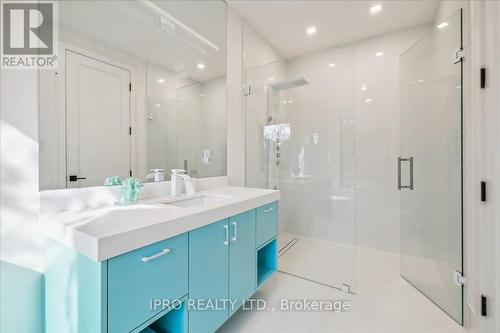 1453 Seagram Avenue S, Oakville, ON - Indoor Photo Showing Bathroom