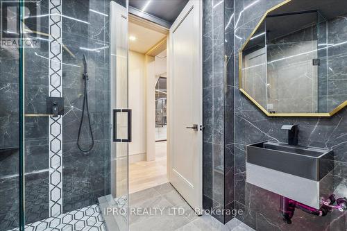 1453 Seagram Avenue S, Oakville, ON - Indoor Photo Showing Bathroom