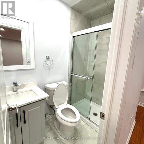 22 Geneva Court, Brampton, ON - Indoor Photo Showing Bathroom