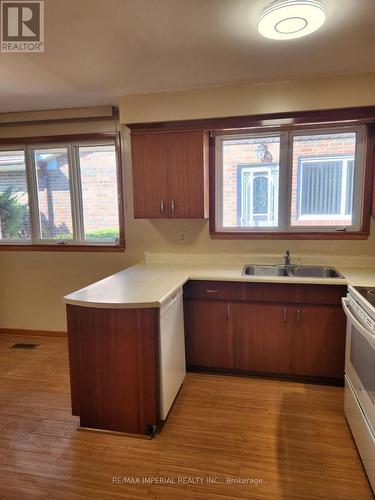 Upper - 2143 Linby Street, Mississauga, ON - Indoor Photo Showing Kitchen With Double Sink