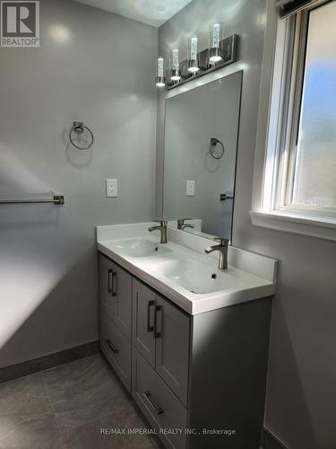 Upper - 2143 Linby Street, Mississauga, ON - Indoor Photo Showing Bathroom