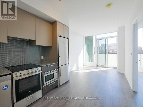 504 - 4208 Dundas Street W, Toronto, ON - Indoor Photo Showing Kitchen