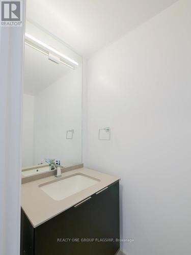 504 - 4208 Dundas Street W, Toronto, ON - Indoor Photo Showing Bathroom