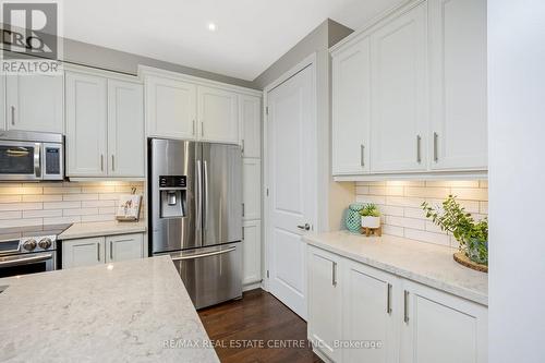 1166 Biason Circle, Milton, ON - Indoor Photo Showing Kitchen With Upgraded Kitchen