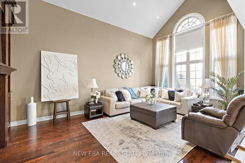 6751 Tattinger Avenue, Mississauga, ON - Indoor Photo Showing Living Room