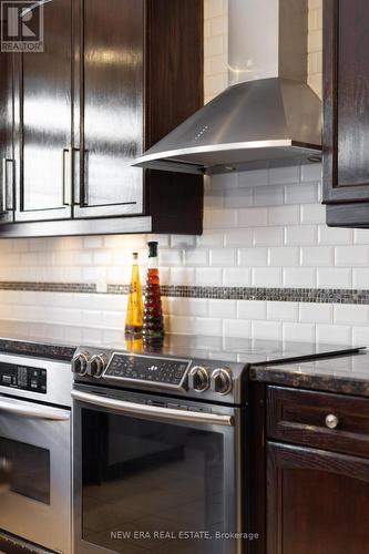 6751 Tattinger Avenue, Mississauga, ON - Indoor Photo Showing Kitchen