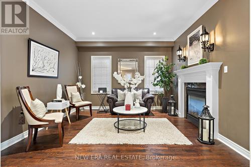 6751 Tattinger Avenue, Mississauga, ON - Indoor Photo Showing Living Room