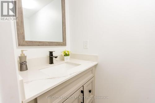 6885 Apex Court, Mississauga, ON - Indoor Photo Showing Bathroom