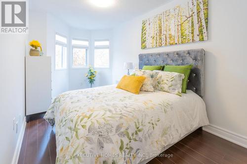 6885 Apex Court, Mississauga, ON - Indoor Photo Showing Bedroom