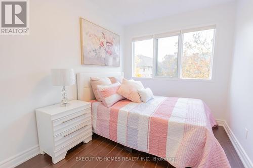 6885 Apex Court, Mississauga, ON - Indoor Photo Showing Bedroom