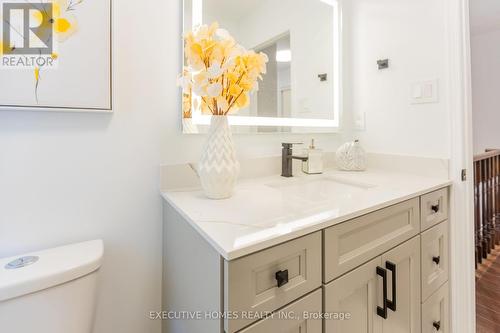 6885 Apex Court, Mississauga, ON - Indoor Photo Showing Bathroom