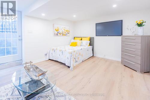 6885 Apex Court, Mississauga, ON - Indoor Photo Showing Bedroom