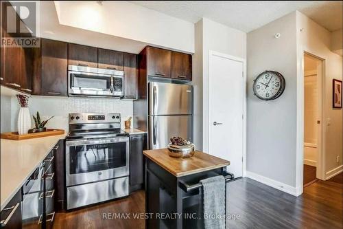 3905 - 2200 Lake Shore W Boulevard, Toronto, ON - Indoor Photo Showing Kitchen With Stainless Steel Kitchen