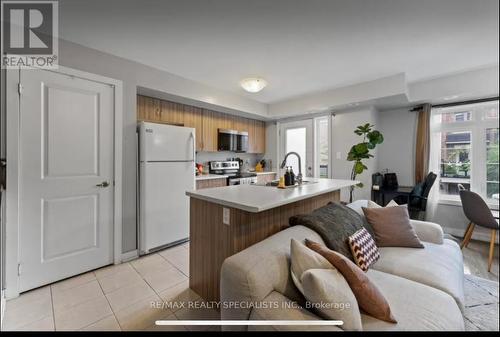 25 - 2335 Sheppard Avenue W, Toronto, ON - Indoor Photo Showing Kitchen