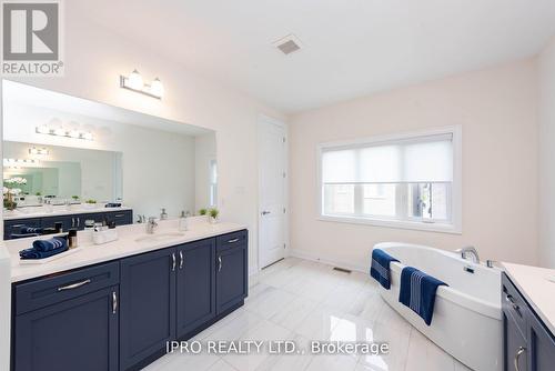 2437 Irene Crescent, Oakville, ON - Indoor Photo Showing Bathroom