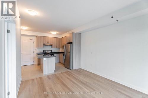 723 - 2486 Old Bronte Road, Oakville, ON - Indoor Photo Showing Kitchen