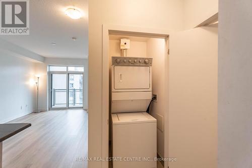 723 - 2486 Old Bronte Road, Oakville, ON - Indoor Photo Showing Laundry Room