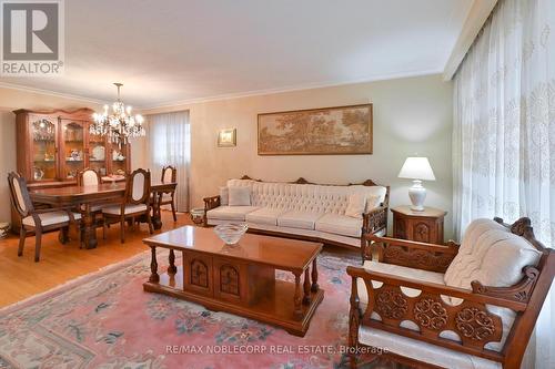 164 Derrydown Road, Toronto, ON - Indoor Photo Showing Living Room