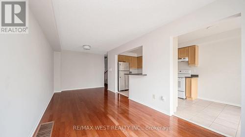 6 - 7190 Atwood Lane, Mississauga, ON - Indoor Photo Showing Kitchen