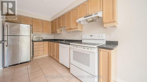 6 - 7190 Atwood Lane, Mississauga, ON - Indoor Photo Showing Kitchen