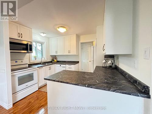 445 Mooney Crescent, Orillia, ON - Indoor Photo Showing Kitchen