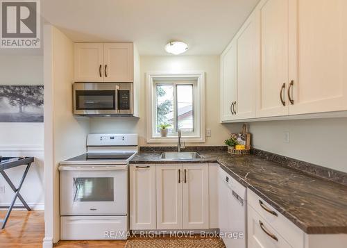 445 Mooney Crescent, Orillia, ON - Indoor Photo Showing Kitchen