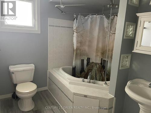 Main - 6 Wall Court, Barrie, ON - Indoor Photo Showing Bathroom