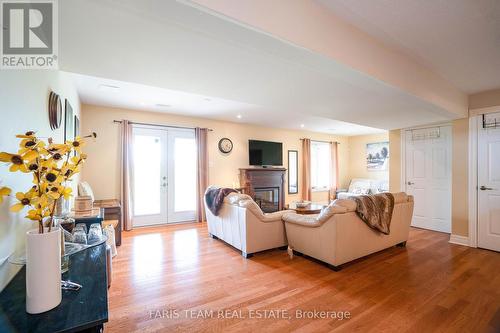 52 Drummond Drive, Penetanguishene, ON - Indoor Photo Showing Living Room