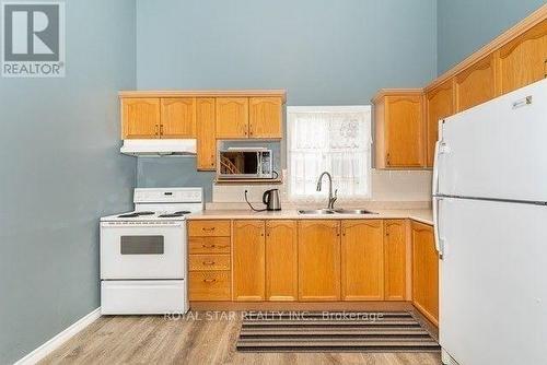 Main - 49 Hunter Road, Orangeville, ON - Indoor Photo Showing Kitchen With Double Sink