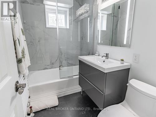 6 - 2693 Lakeshore Boulevard W, Toronto, ON - Indoor Photo Showing Bathroom