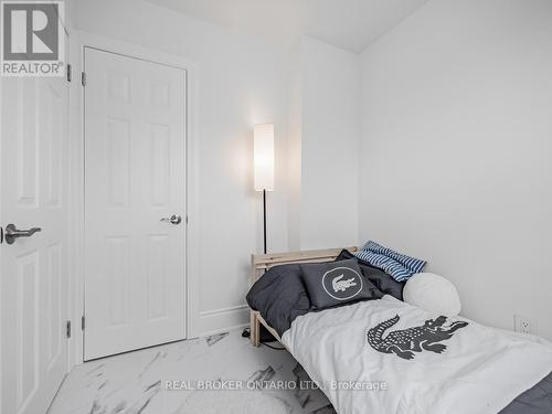 6 - 2693 Lakeshore Boulevard W, Toronto, ON - Indoor Photo Showing Bedroom