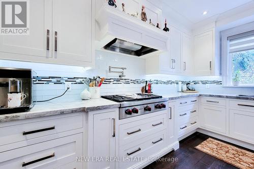 242 Burton Road, Oakville, ON - Indoor Photo Showing Kitchen With Upgraded Kitchen