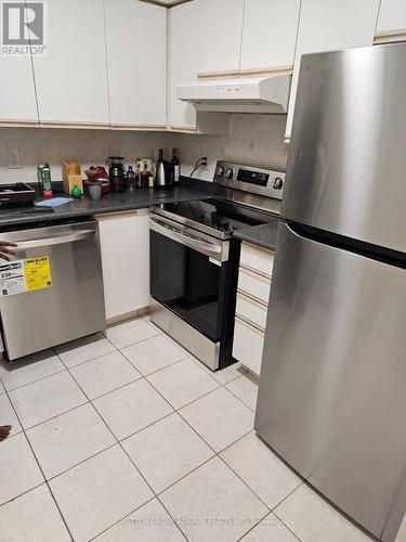 211 - 81 Townsgate Drive, Vaughan, ON - Indoor Photo Showing Kitchen With Stainless Steel Kitchen