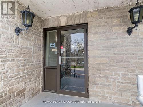 306 - 21 George Street, Aurora, ON -  With Exterior