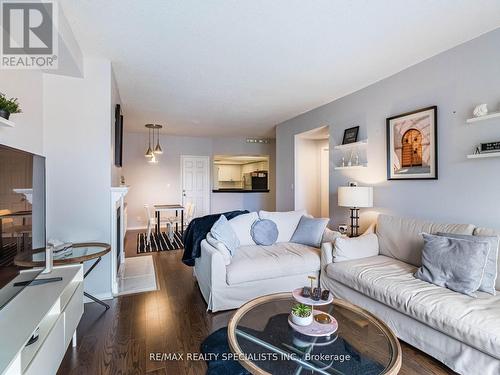 306 - 21 George Street, Aurora, ON - Indoor Photo Showing Living Room