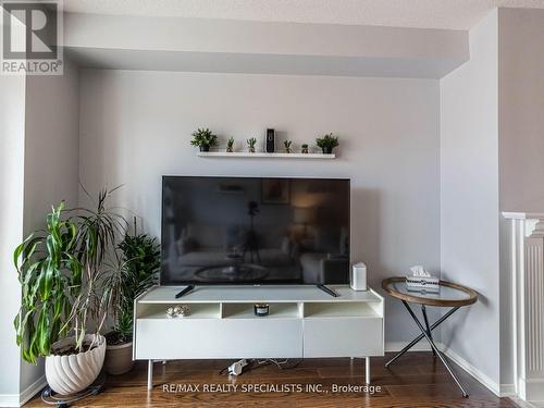 306 - 21 George Street, Aurora, ON - Indoor Photo Showing Living Room