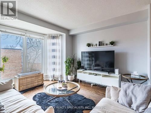 306 - 21 George Street, Aurora, ON - Indoor Photo Showing Living Room