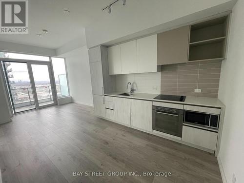 3210 - 7890 Jane Street, Vaughan, ON - Indoor Photo Showing Kitchen