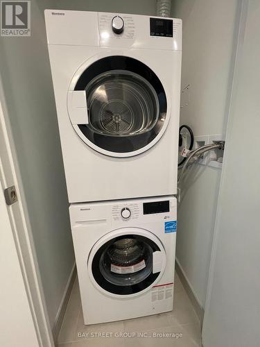 3210 - 7890 Jane Street, Vaughan, ON - Indoor Photo Showing Laundry Room