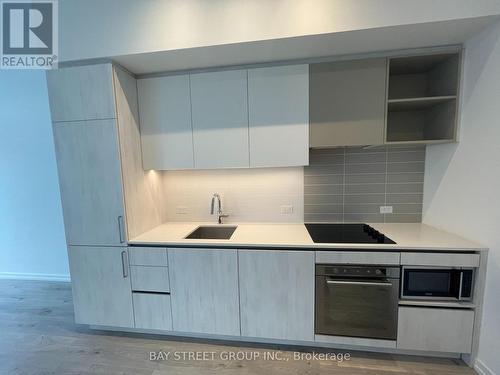 3210 - 7890 Jane Street, Vaughan, ON - Indoor Photo Showing Kitchen