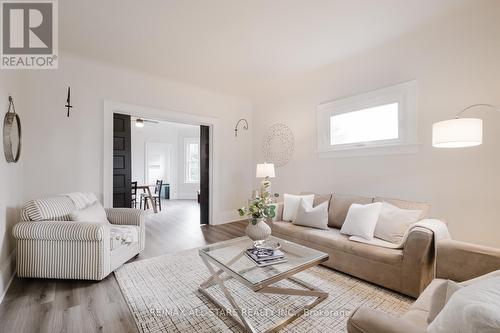 249 Main Street N, Markham, ON - Indoor Photo Showing Living Room