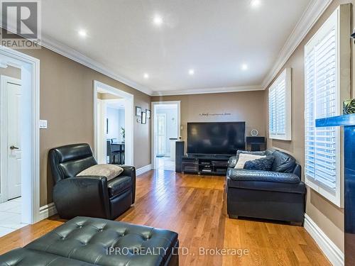 54 Embassy Drive, Vaughan, ON - Indoor Photo Showing Living Room