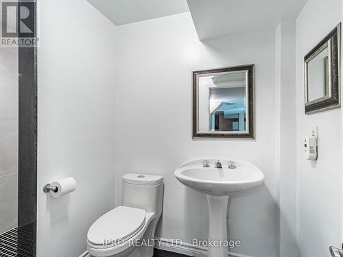 54 Embassy Drive, Vaughan, ON - Indoor Photo Showing Bathroom