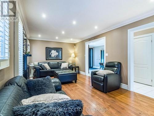 54 Embassy Drive, Vaughan, ON - Indoor Photo Showing Living Room