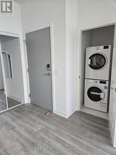 2206B - 50 Upper Mall Way, Vaughan, ON - Indoor Photo Showing Laundry Room