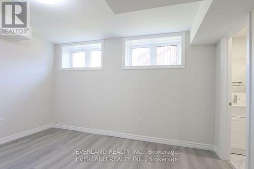 21 Kenneth Ross Bend, East Gwillimbury, ON - Indoor Photo Showing Other Room