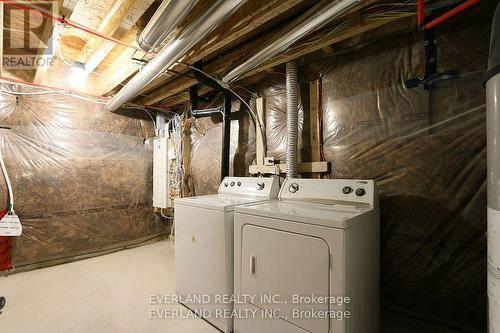 21 Kenneth Ross Bend, East Gwillimbury, ON - Indoor Photo Showing Laundry Room